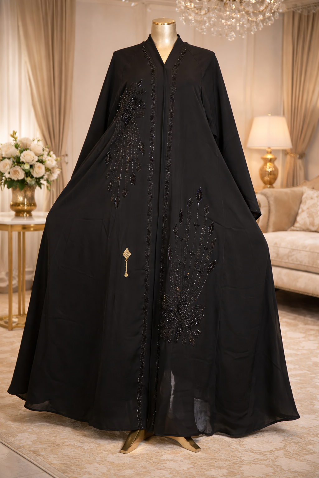 Abaya Dubaï Prestige – Fleurs noir Perlées & Médaillon Élégance
