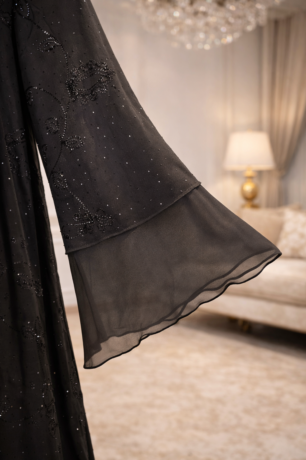 Abaya noire brodée – Élégance subtile & raffinement intemporel